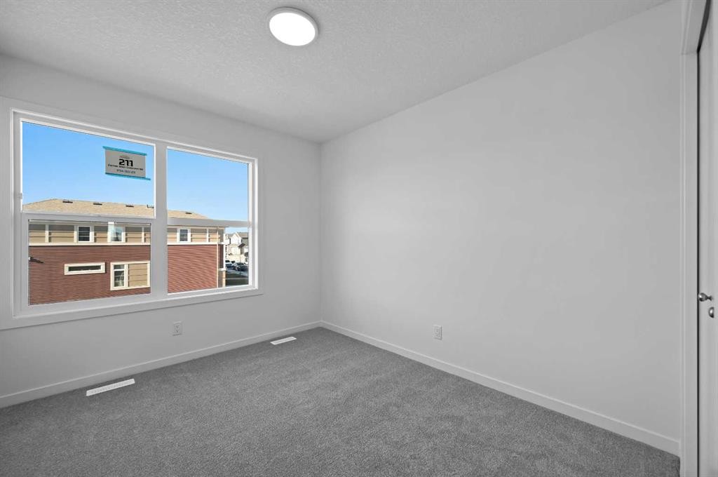211 Corner Glen Crescent Ne, Calgary, AB - Indoor Photo Showing Other Room