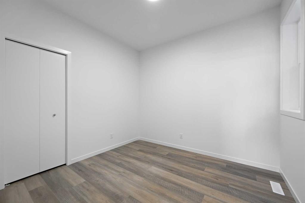 211 Corner Glen Crescent Ne, Calgary, AB - Indoor Photo Showing Other Room