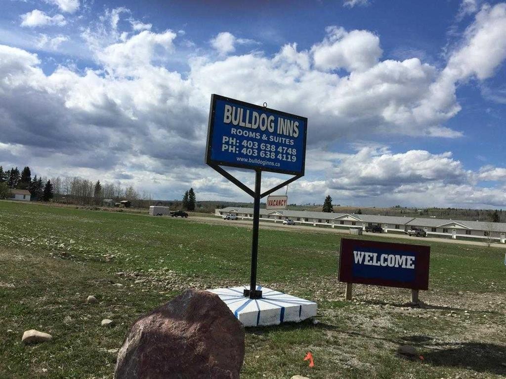 830 Main Avenue West, Sundre, AB