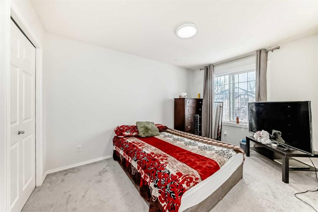 16 Saddlebrook Place Ne, Calgary, AB - Indoor Photo Showing Bedroom