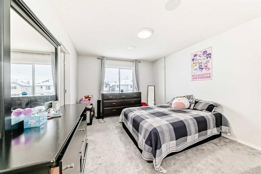 16 Saddlebrook Place Ne, Calgary, AB - Indoor Photo Showing Bedroom