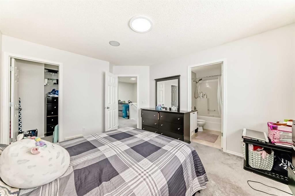 16 Saddlebrook Place Ne, Calgary, AB - Indoor Photo Showing Bedroom