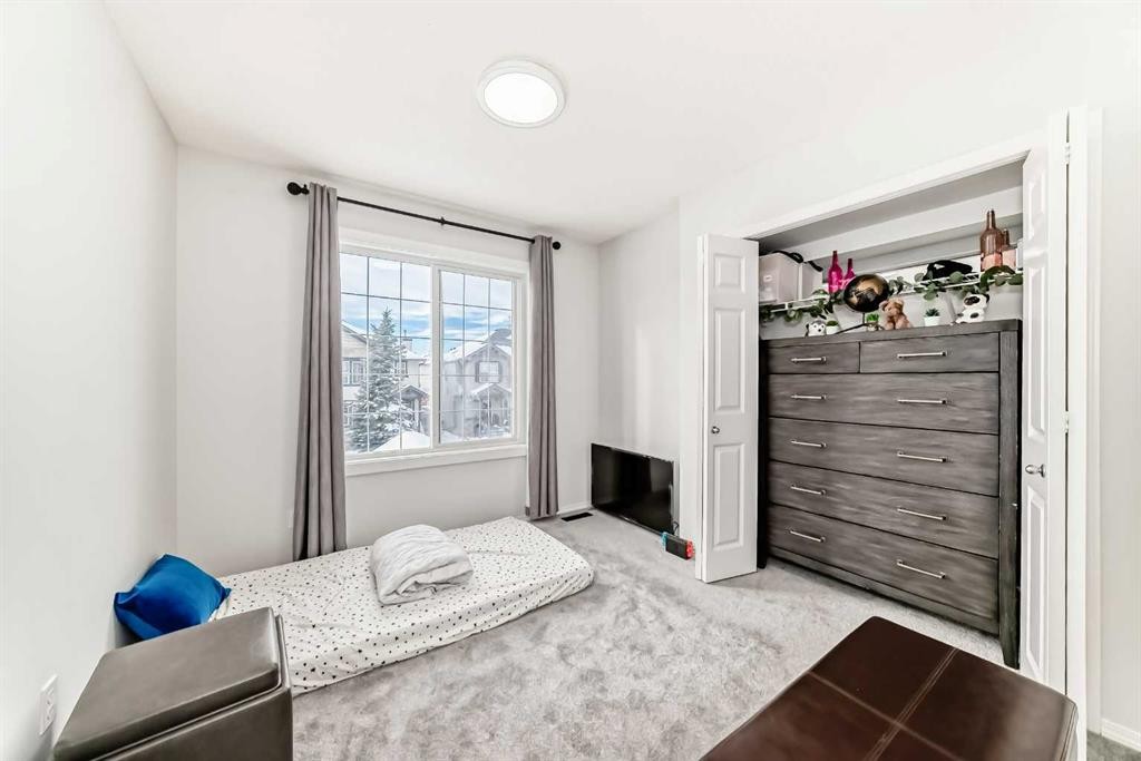 16 Saddlebrook Place Ne, Calgary, AB - Indoor Photo Showing Bedroom