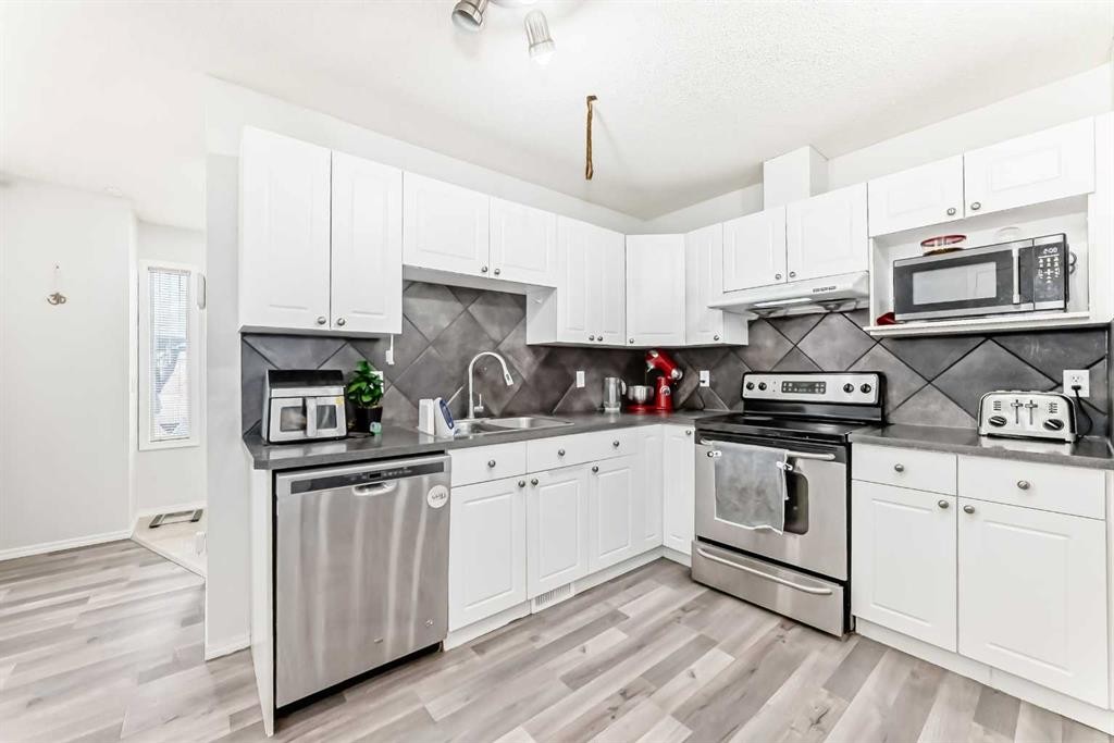 16 Saddlebrook Place Ne, Calgary, AB - Indoor Photo Showing Kitchen With Stainless Steel Kitchen