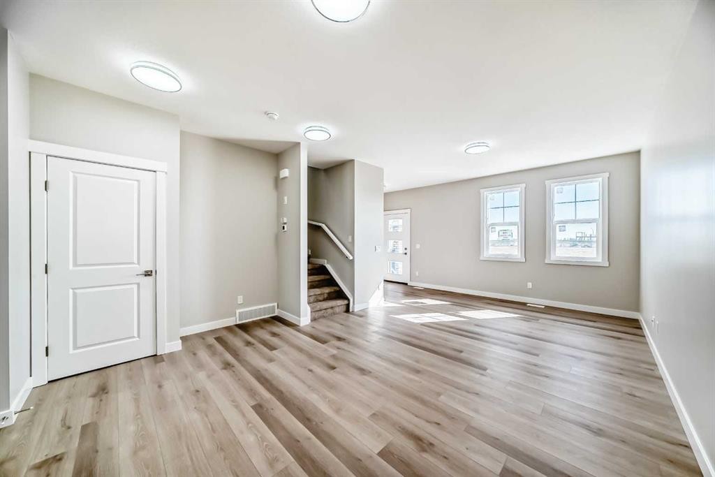 156 Belvedere Park Se, Calgary, AB - Indoor Photo Showing Other Room