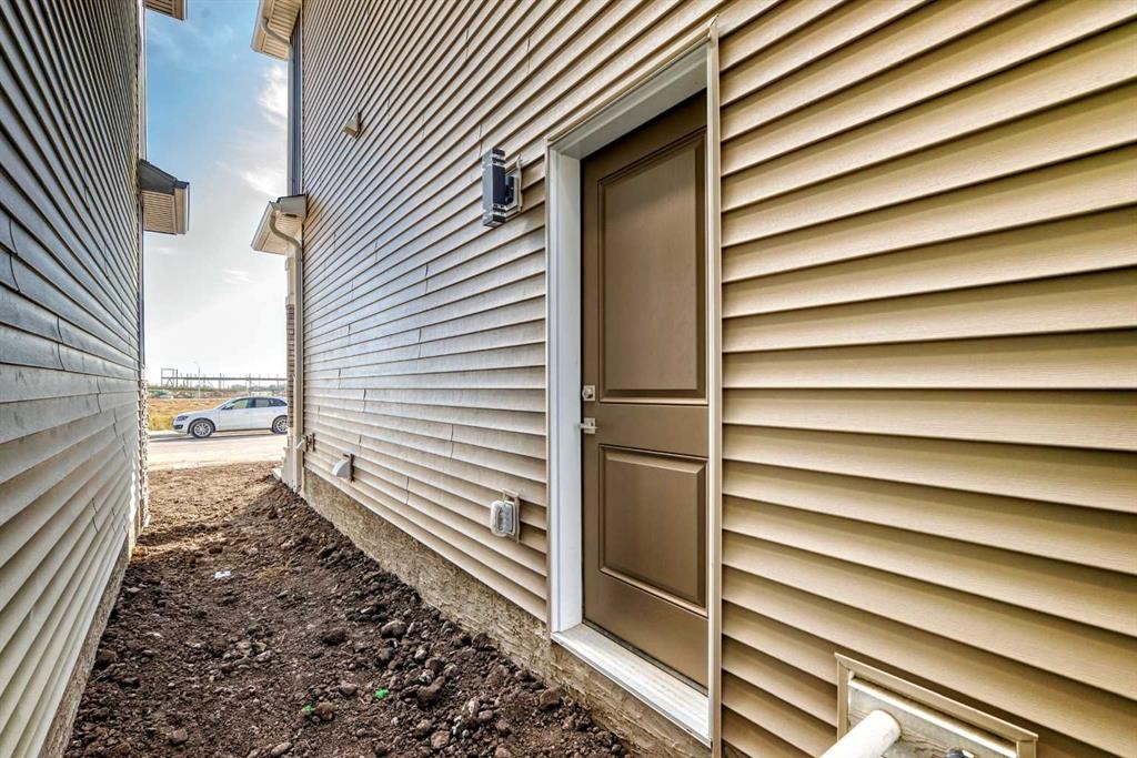 156 Belvedere Park Se, Calgary, AB - Outdoor