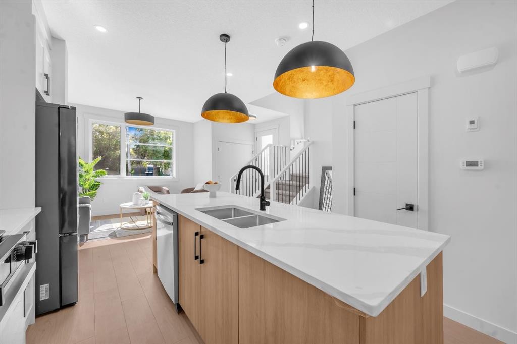 1846 24 Avenue Nw, Calgary, AB - Indoor Photo Showing Kitchen With Double Sink With Upgraded Kitchen