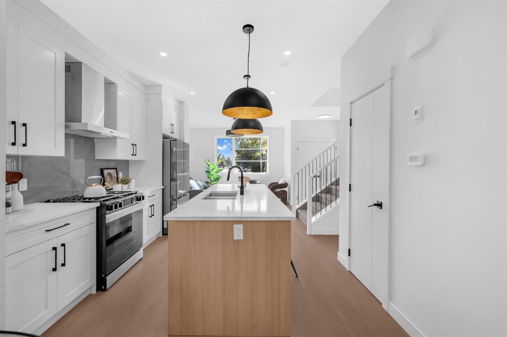 1846 24 Avenue Nw, Calgary, AB - Indoor Photo Showing Kitchen With Double Sink With Upgraded Kitchen