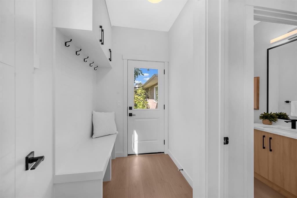 1846 24 Avenue Nw, Calgary, AB - Indoor Photo Showing Other Room