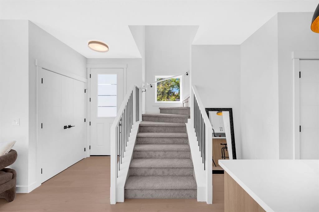 1846 24 Avenue Nw, Calgary, AB - Indoor Photo Showing Other Room