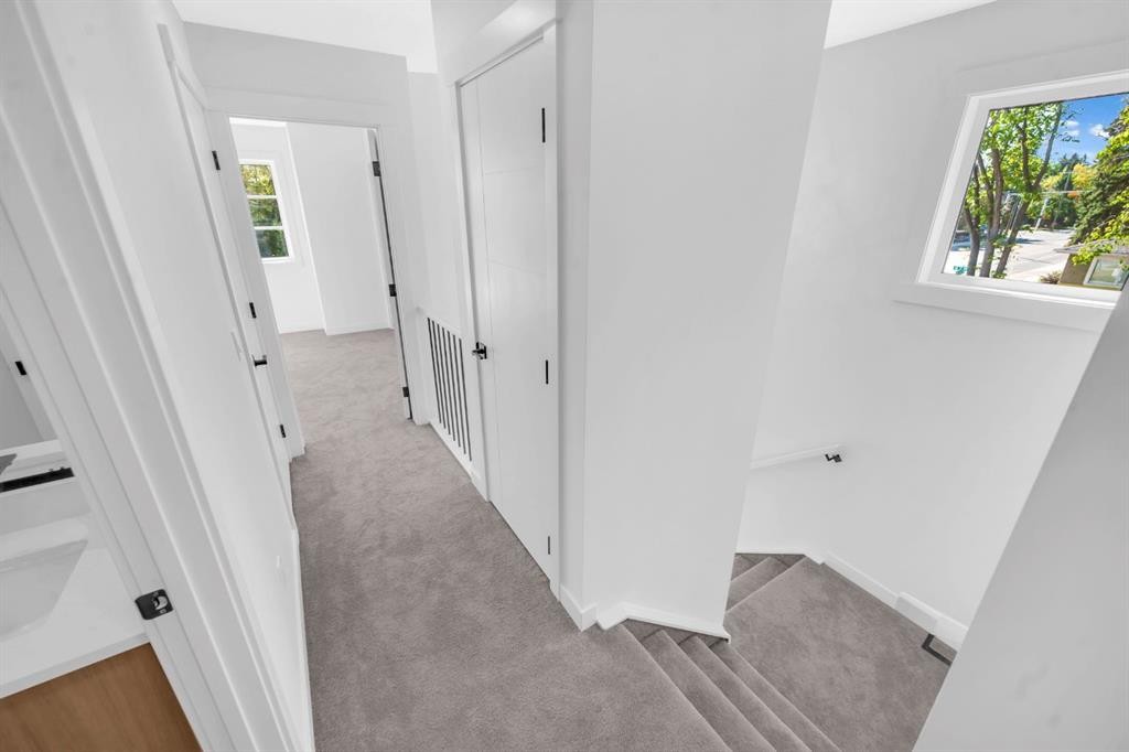 1846 24 Avenue Nw, Calgary, AB - Indoor Photo Showing Other Room