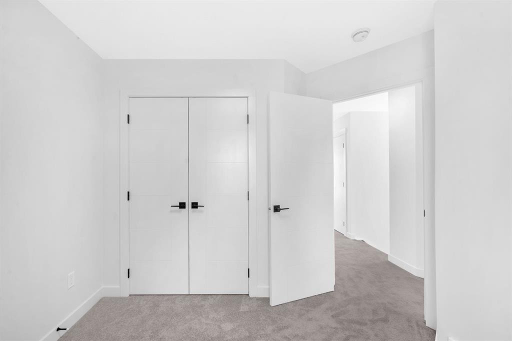 1846 24 Avenue Nw, Calgary, AB - Indoor Photo Showing Other Room