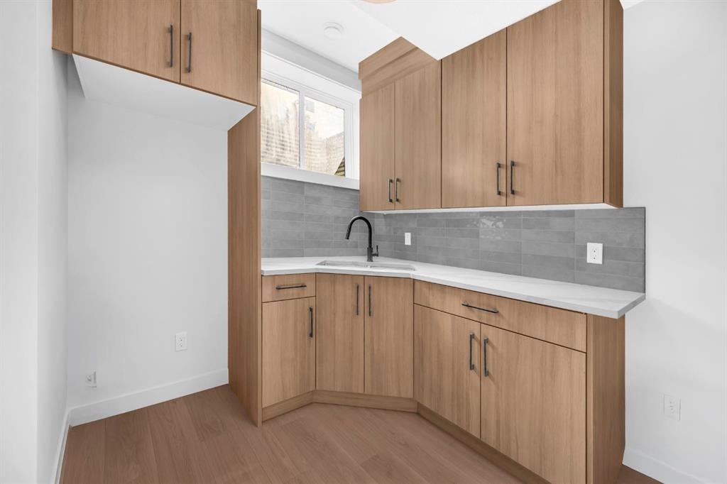 1846 24 Avenue Nw, Calgary, AB - Indoor Photo Showing Kitchen
