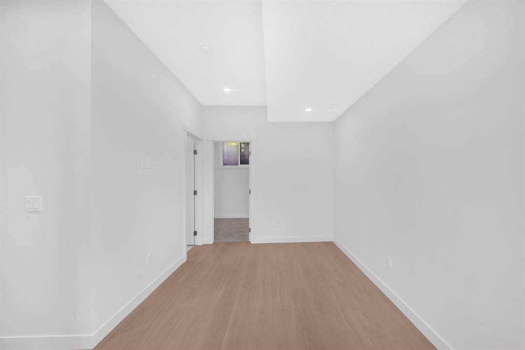 1846 24 Avenue Nw, Calgary, AB - Indoor Photo Showing Other Room