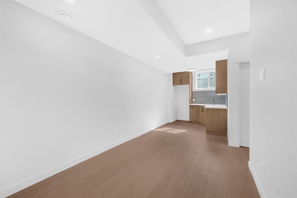 1846 24 Avenue Nw, Calgary, AB - Indoor Photo Showing Other Room