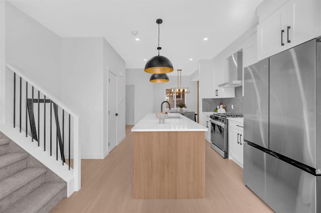 1846 24 Avenue Nw, Calgary, AB - Indoor Photo Showing Kitchen With Upgraded Kitchen