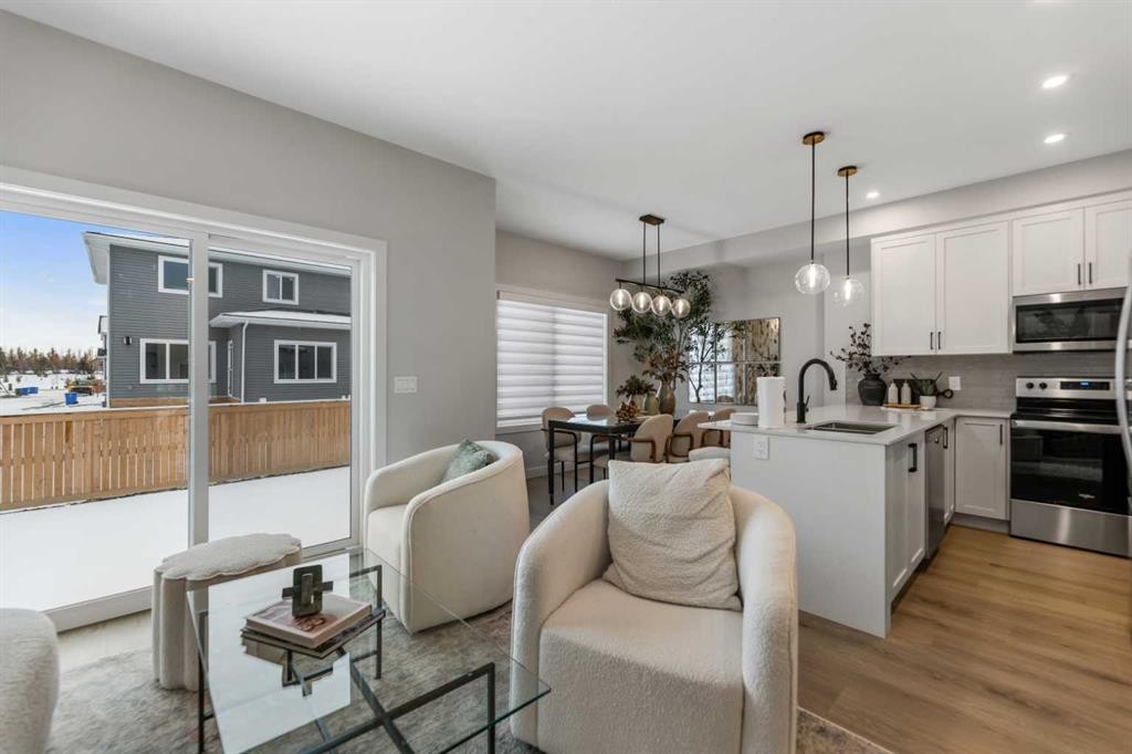 241 Waterford Heath, Chestermere, AB - Indoor Photo Showing Kitchen