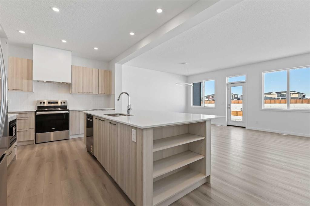 421 Corner Glen Way Ne, Calgary, AB - Indoor Photo Showing Kitchen With Stainless Steel Kitchen With Upgraded Kitchen