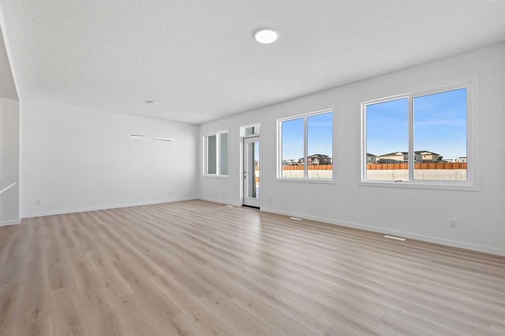 421 Corner Glen Way Ne, Calgary, AB - Indoor Photo Showing Other Room