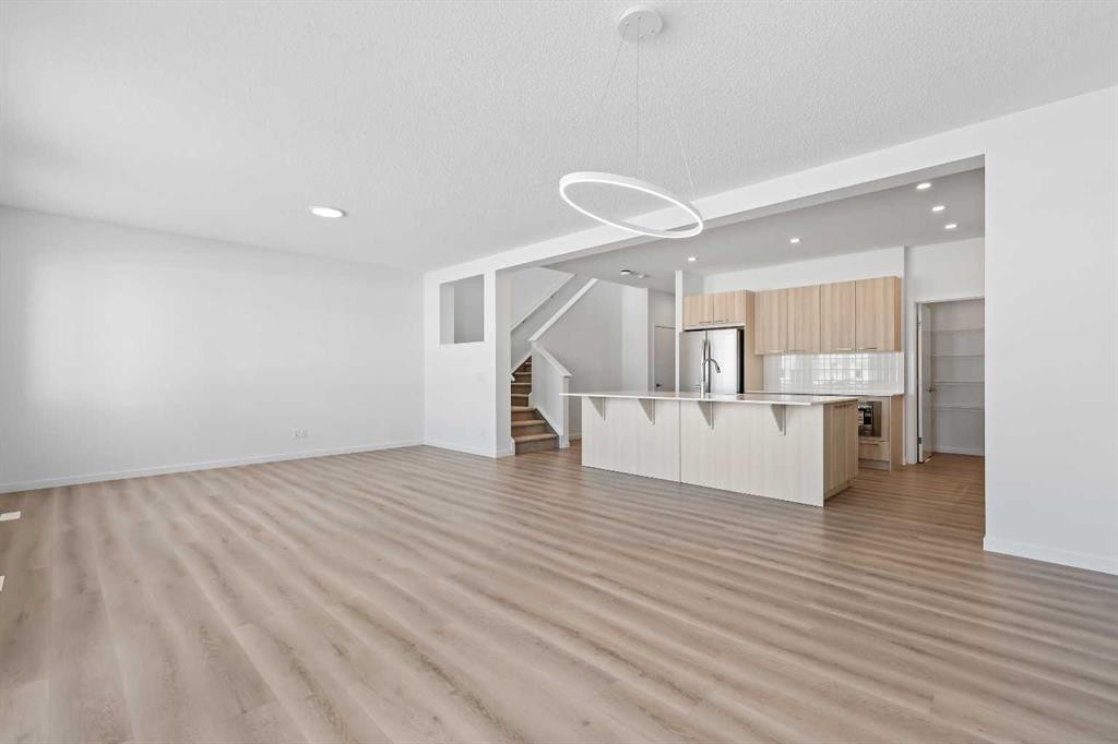 421 Corner Glen Way Ne, Calgary, AB - Indoor Photo Showing Kitchen