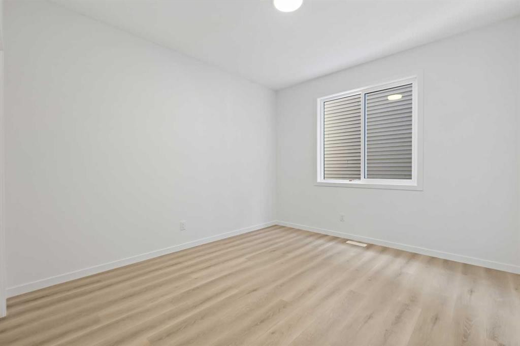 421 Corner Glen Way Ne, Calgary, AB - Indoor Photo Showing Other Room