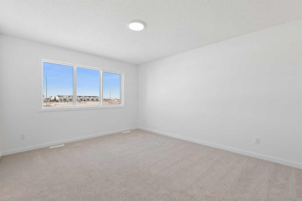 421 Corner Glen Way Ne, Calgary, AB - Indoor Photo Showing Other Room