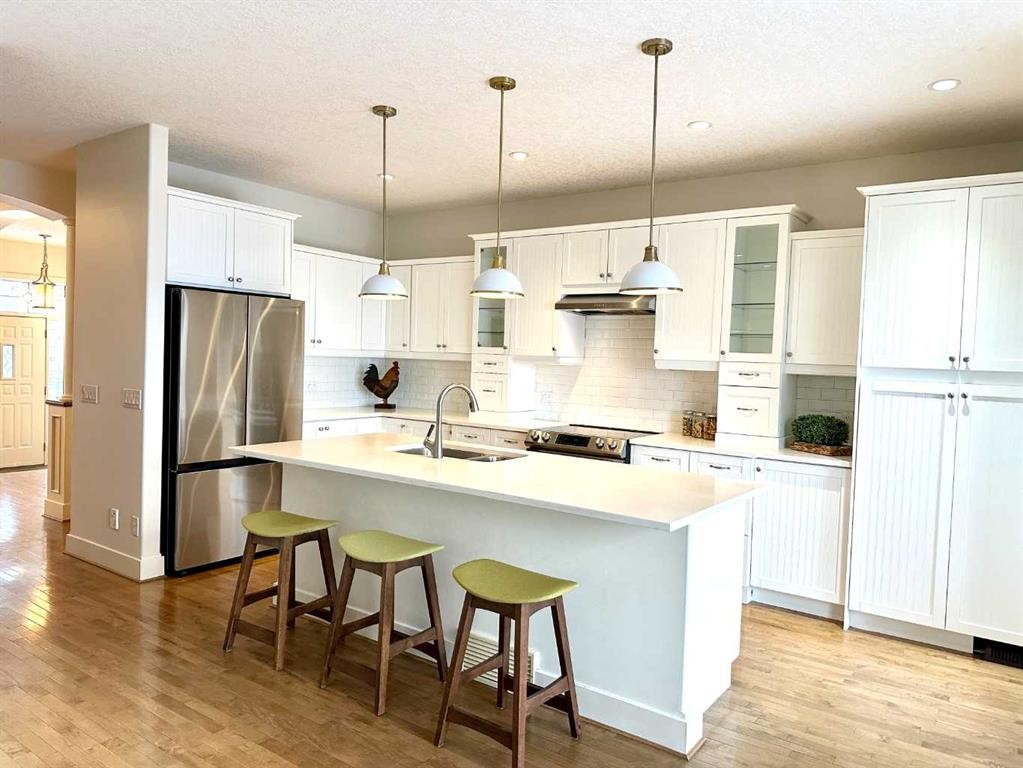 624 27 Avenue Nw, Calgary, AB - Indoor Photo Showing Kitchen With Stainless Steel Kitchen With Upgraded Kitchen