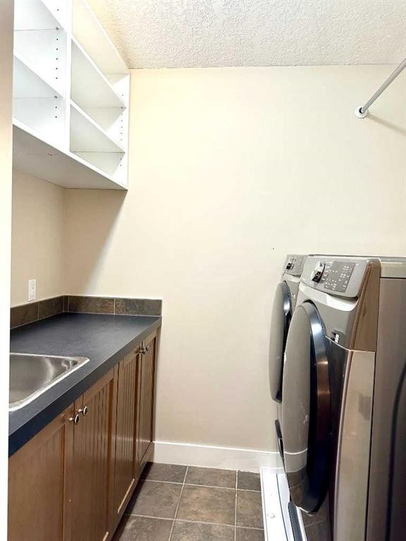 624 27 Avenue Nw, Calgary, AB - Indoor Photo Showing Laundry Room