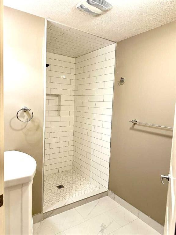 624 27 Avenue Nw, Calgary, AB - Indoor Photo Showing Bathroom