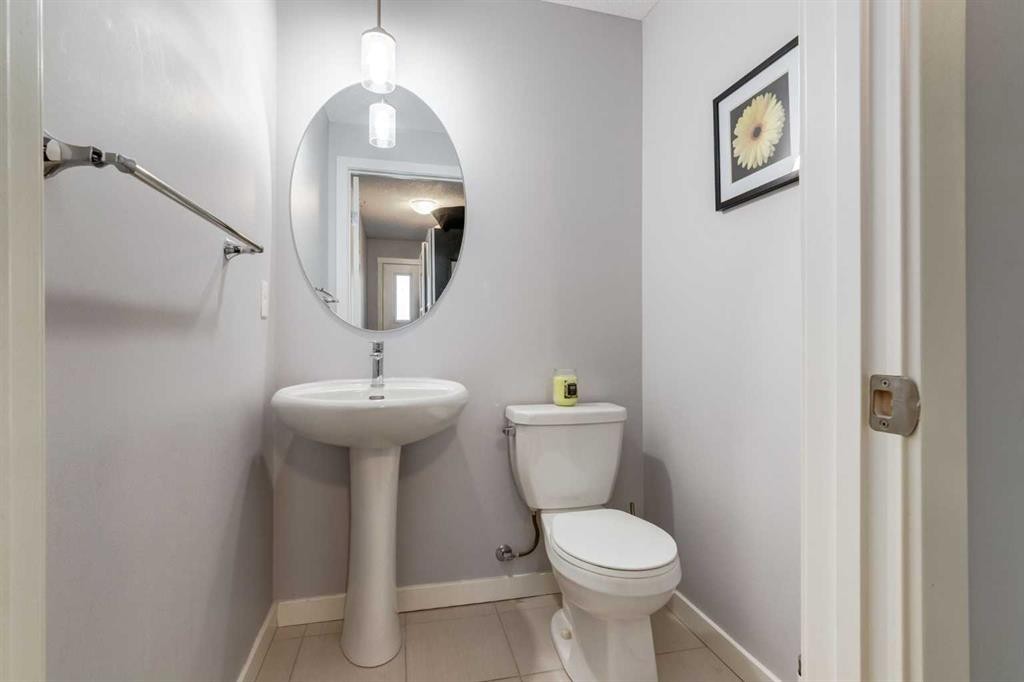 415 Saddlemont Boulevard Ne, Calgary, AB - Indoor Photo Showing Bathroom