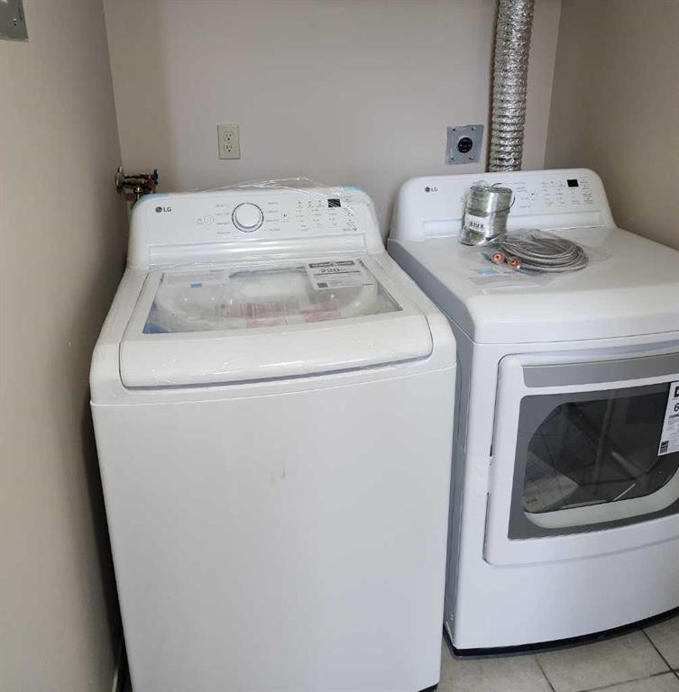 B-1404 43 Street Se, Calgary, AB - Indoor Photo Showing Laundry Room