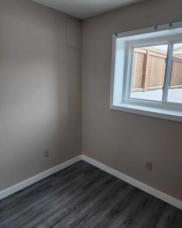 B-1404 43 Street Se, Calgary, AB - Indoor Photo Showing Other Room