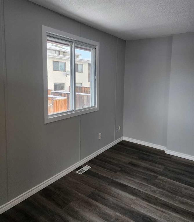 B-1404 43 Street Se, Calgary, AB - Indoor Photo Showing Other Room