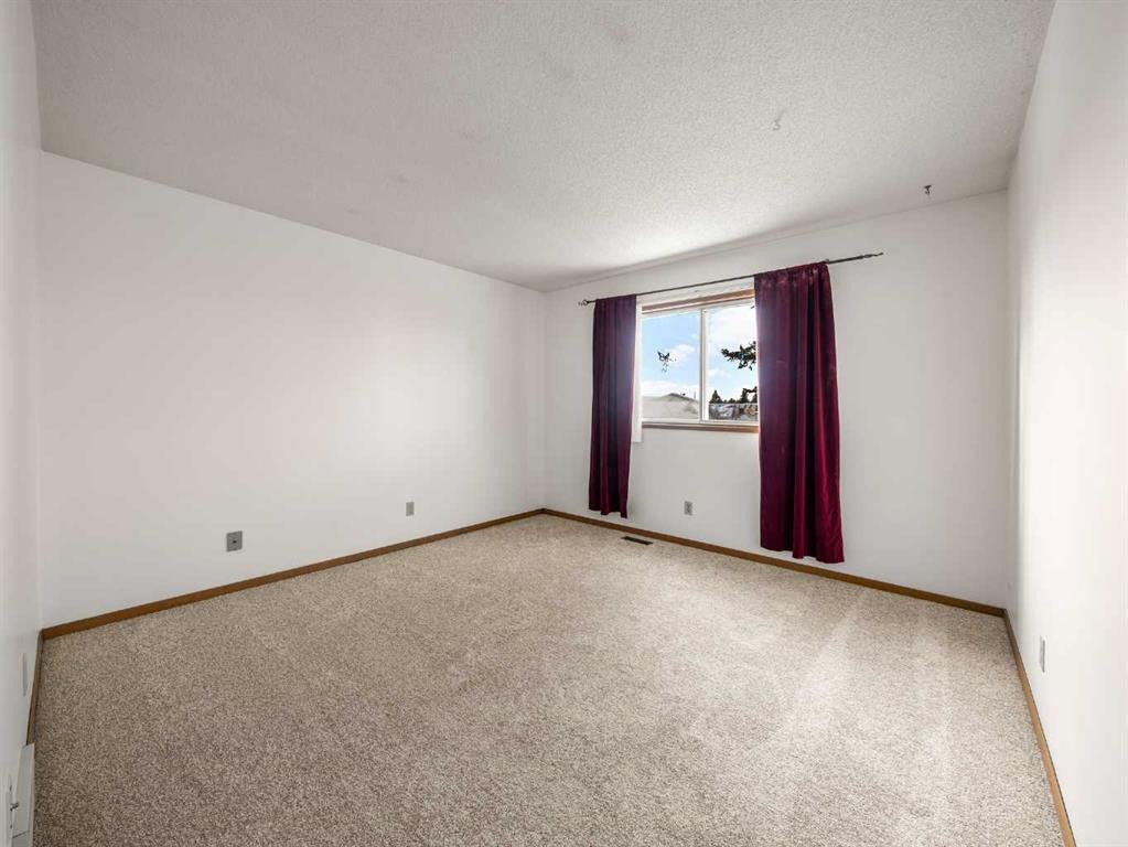 10 Martinbrook Road Ne, Calgary, AB - Indoor Photo Showing Other Room