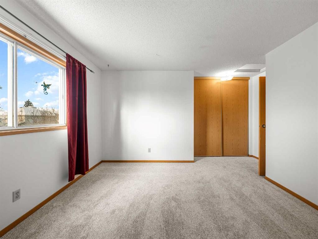 10 Martinbrook Road Ne, Calgary, AB - Indoor Photo Showing Other Room