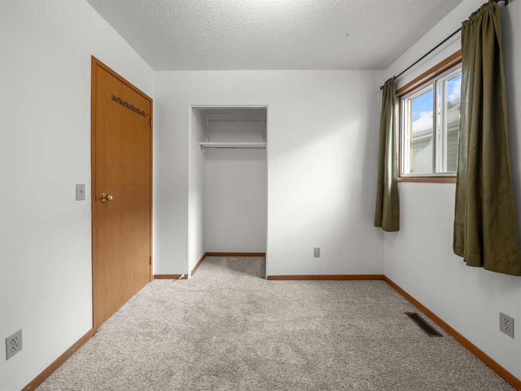 10 Martinbrook Road Ne, Calgary, AB - Indoor Photo Showing Other Room