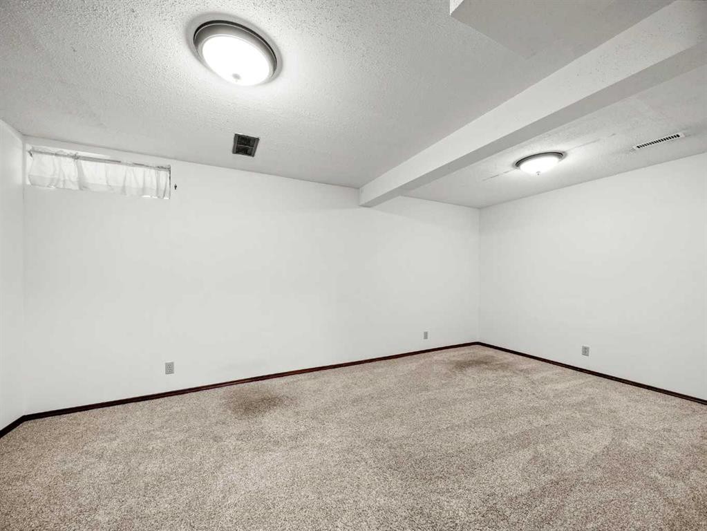 10 Martinbrook Road Ne, Calgary, AB - Indoor Photo Showing Other Room
