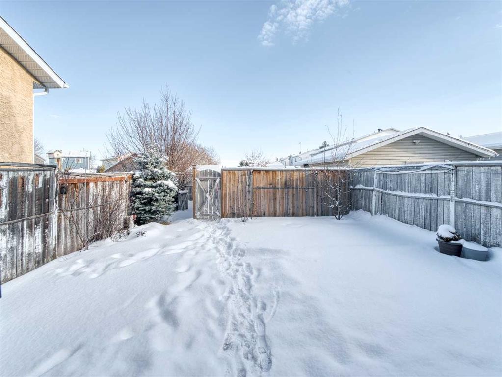10 Martinbrook Road Ne, Calgary, AB - Outdoor