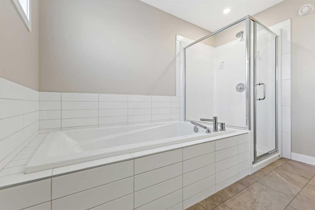 164 Wolf River Drive Se, Calgary, AB - Indoor Photo Showing Bathroom