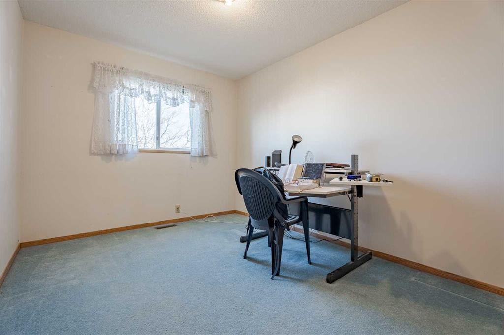 82 Martinridge Crescent Ne, Calgary, AB - Indoor Photo Showing Office