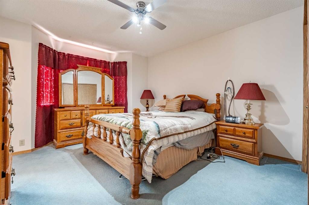 82 Martinridge Crescent Ne, Calgary, AB - Indoor Photo Showing Bedroom