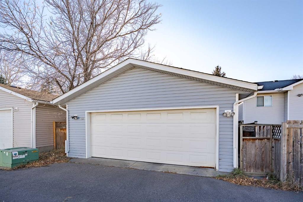 82 Martinridge Crescent Ne, Calgary, AB - Outdoor