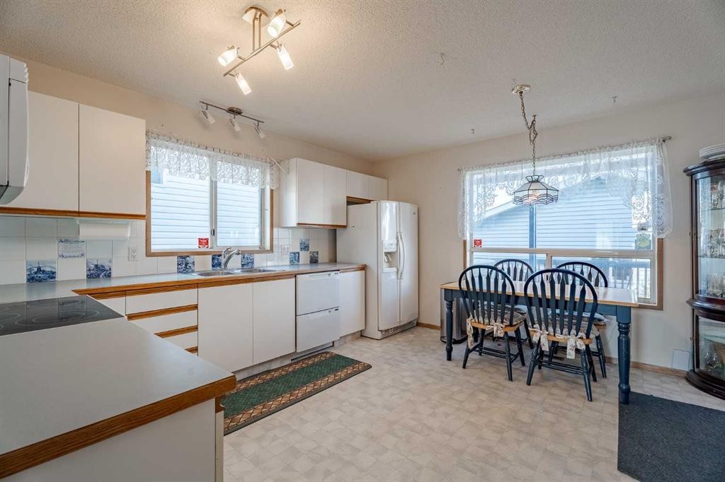 82 Martinridge Crescent Ne, Calgary, AB - Indoor Photo Showing Other Room