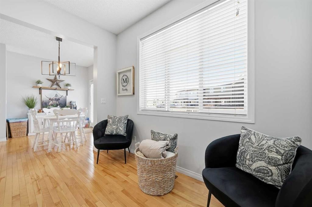 155 Cimarron Grove Circle, Okotoks, AB - Indoor Photo Showing Living Room