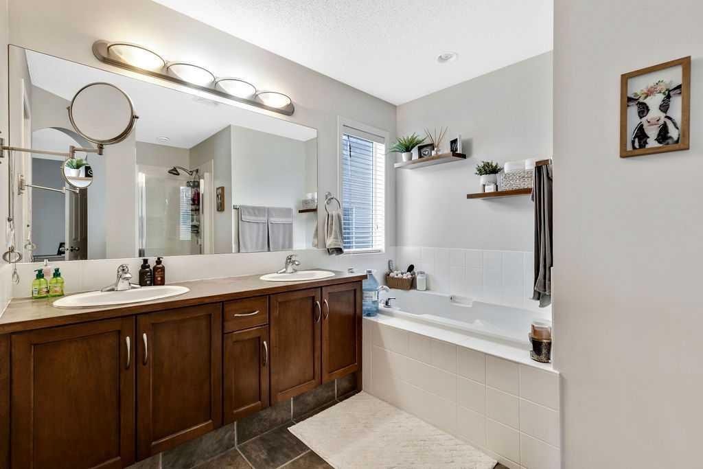 155 Cimarron Grove Circle, Okotoks, AB - Indoor Photo Showing Bathroom