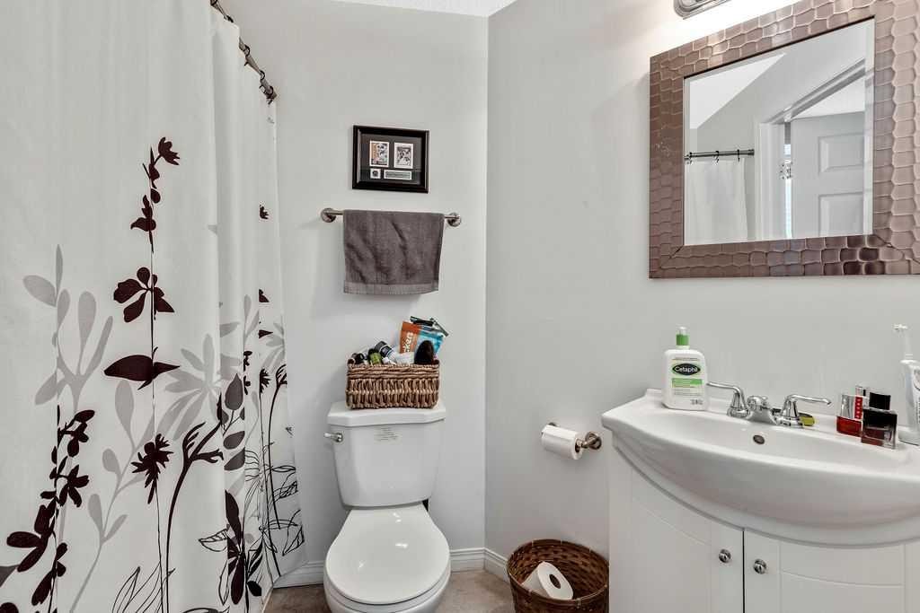 155 Cimarron Grove Circle, Okotoks, AB - Indoor Photo Showing Bathroom