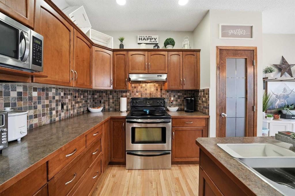 155 Cimarron Grove Circle, Okotoks, AB - Indoor Photo Showing Kitchen