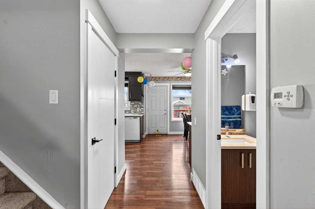 214 Martinwood Place Ne, Calgary, AB - Indoor Photo Showing Other Room