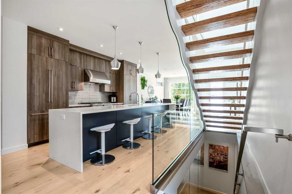 2136 53 Avenue Sw, Calgary, AB - Indoor Photo Showing Kitchen With Upgraded Kitchen