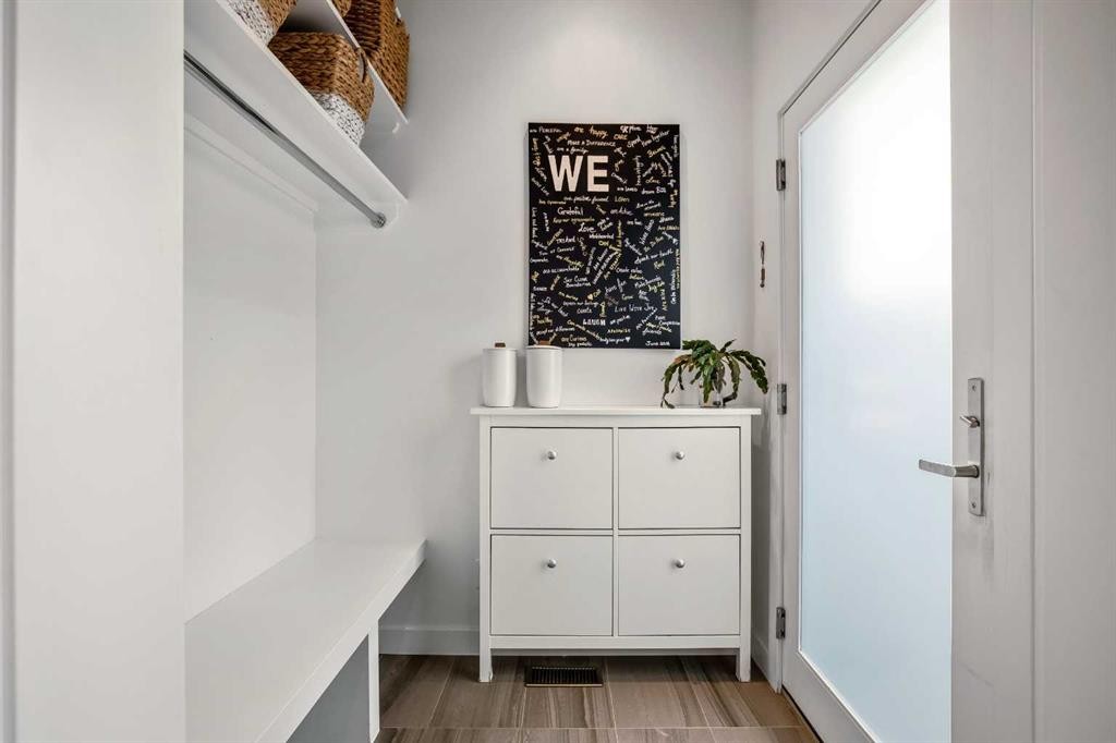 2136 53 Avenue Sw, Calgary, AB - Indoor Photo Showing Other Room